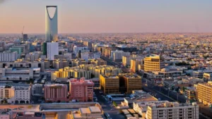 نقل الكفالة في السعودية يُسمح به قانونياً بدون موافقة الكفيل في 5 حالات محددة تؤثر على سوق العمل